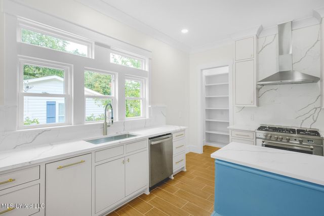 2100 Curcor Drive, Gulfport, MS 39507