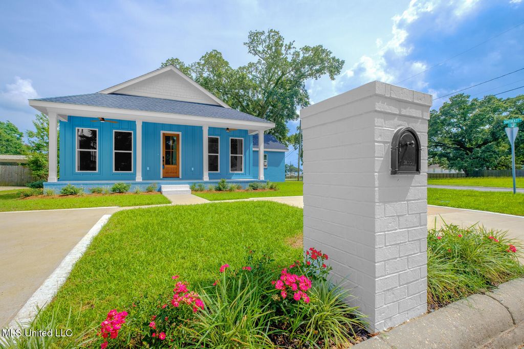 2100 Curcor Drive, Gulfport, MS 39507