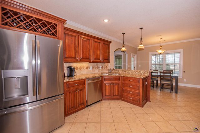 101 Falls Drive, Bonaire, GA 31005