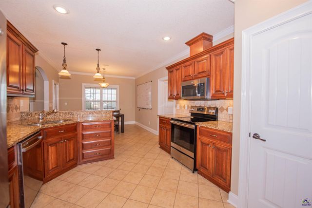 101 Falls Drive, Bonaire, GA 31005