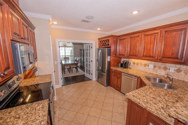 101 Falls Drive, Bonaire, GA 31005