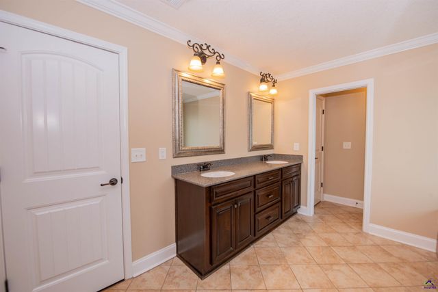 101 Falls Drive, Bonaire, GA 31005