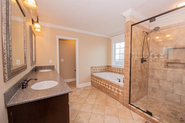 101 Falls Drive, Bonaire, GA 31005