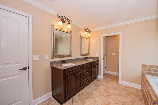 101 Falls Drive, Bonaire, GA 31005