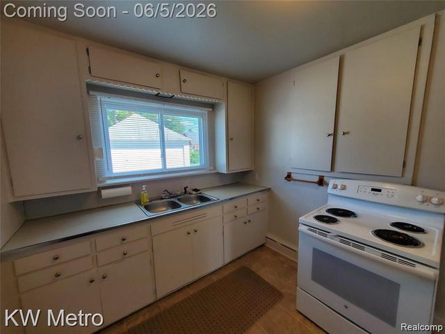 27096 Hampden Street, Madison Heights, MI 48071