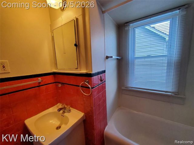 27096 Hampden Street, Madison Heights, MI 48071