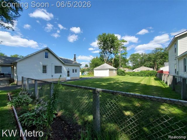 27096 Hampden Street, Madison Heights, MI 48071