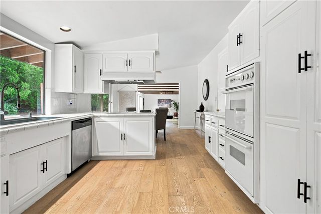 20164 Santa Rita, Woodland Hills, CA 91364