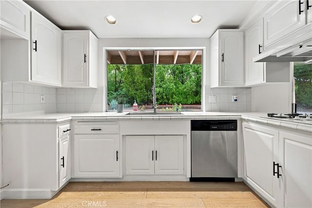 20164 Santa Rita, Woodland Hills, CA 91364