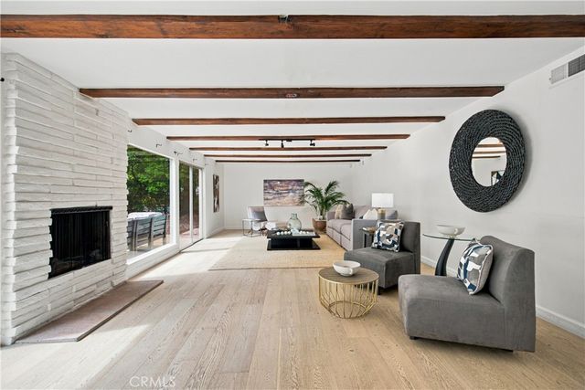 20164 Santa Rita, Woodland Hills, CA 91364