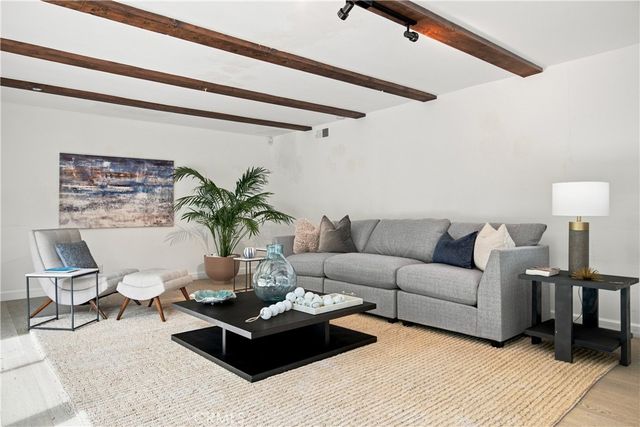 20164 Santa Rita, Woodland Hills, CA 91364