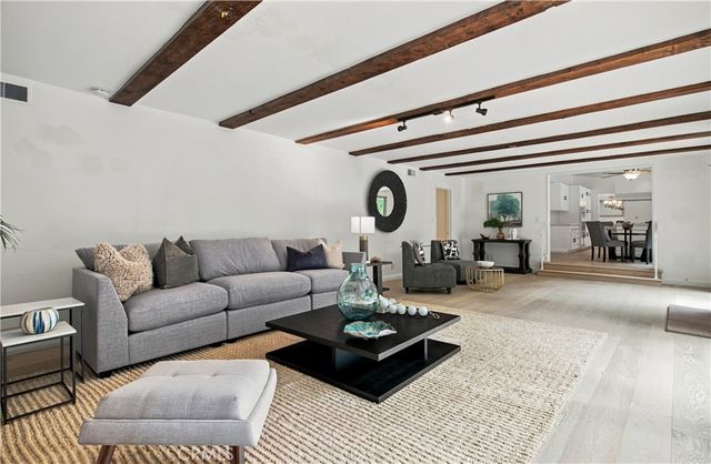 20164 Santa Rita, Woodland Hills, CA 91364
