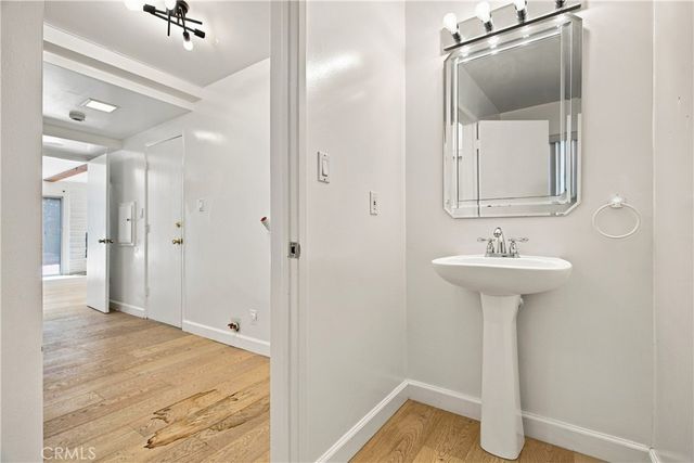 20164 Santa Rita, Woodland Hills, CA 91364