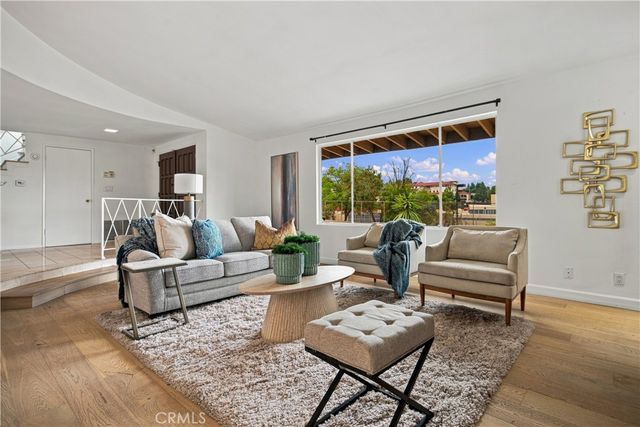 20164 Santa Rita, Woodland Hills, CA 91364