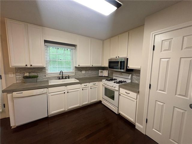 41 Red Oak Circle, Dallas, GA 30157