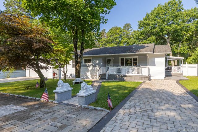 276 Parkway Drive, Calverton, NY 11933