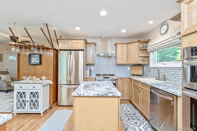 276 Parkway Drive, Calverton, NY 11933