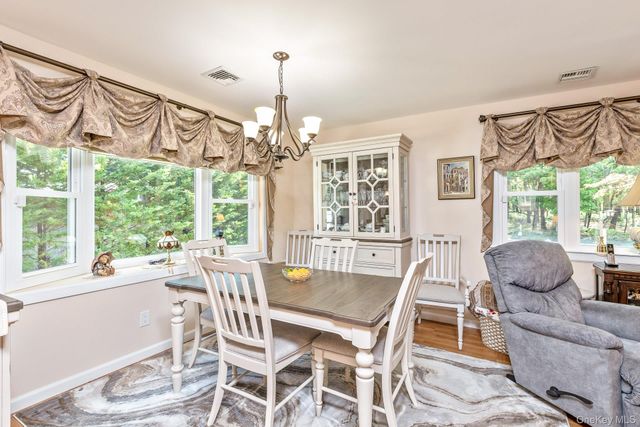 276 Parkway Drive, Calverton, NY 11933