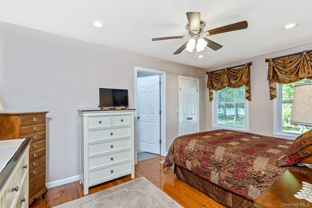 276 Parkway Drive, Calverton, NY 11933