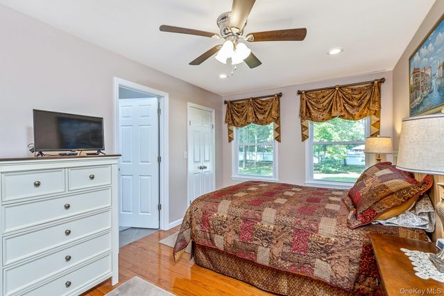 276 Parkway Drive, Calverton, NY 11933
