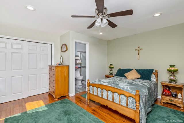 276 Parkway Drive, Calverton, NY 11933