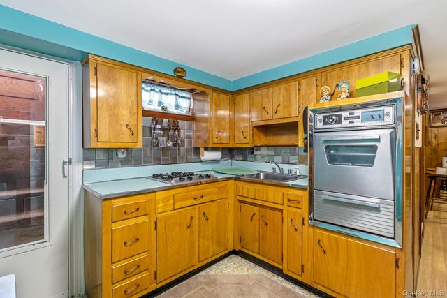 276 Parkway Drive, Calverton, NY 11933