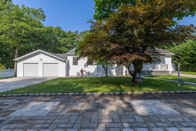 276 Parkway Drive, Calverton, NY 11933
