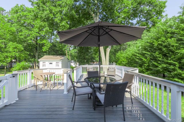 276 Parkway Drive, Calverton, NY 11933