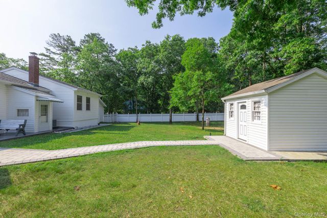 276 Parkway Drive, Calverton, NY 11933
