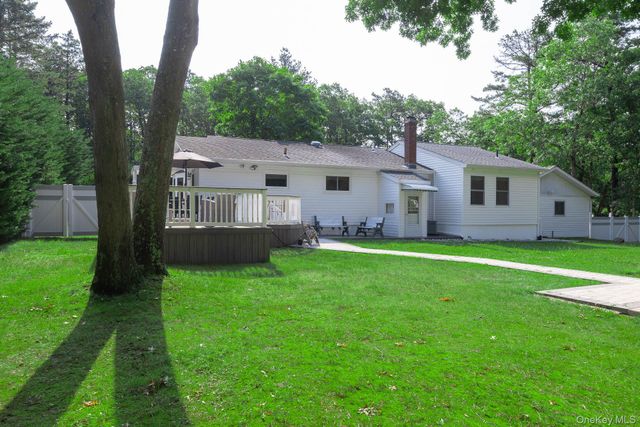 276 Parkway Drive, Calverton, NY 11933