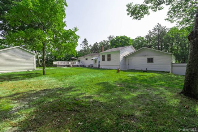276 Parkway Drive, Calverton, NY 11933