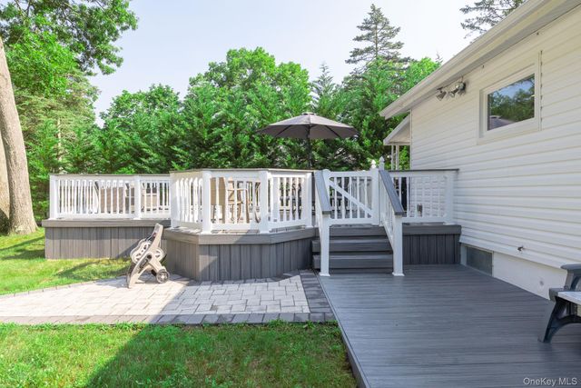 276 Parkway Drive, Calverton, NY 11933