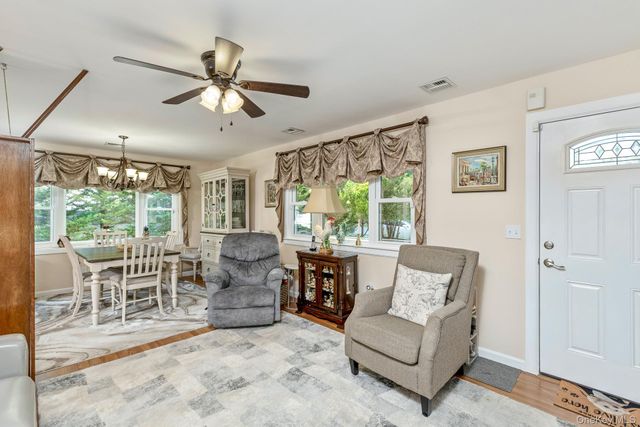 276 Parkway Drive, Calverton, NY 11933