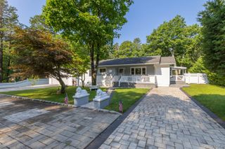 276 Parkway Drive, Calverton, NY 11933