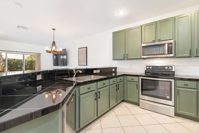 13385 Georgian Court, Wellington, FL 33414