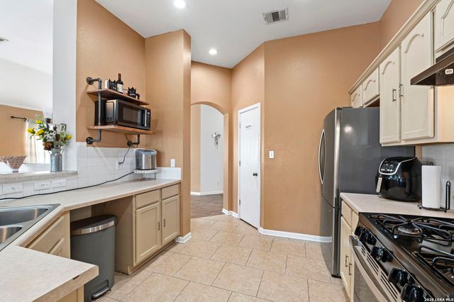 8406 Cherisse Dr, Converse, TX 78109