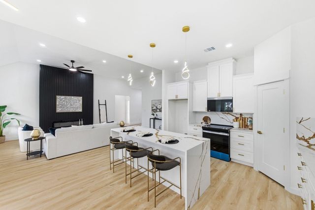 103 Kawainui LN, Bastrop, TX 78602