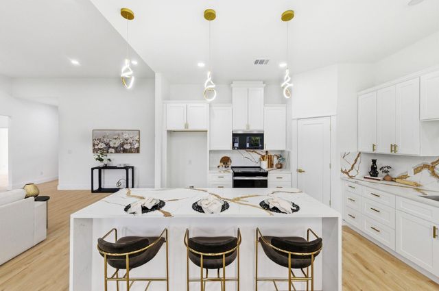 103 Kawainui LN, Bastrop, TX 78602