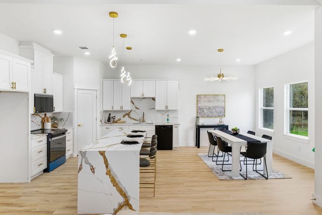 103 Kawainui LN, Bastrop, TX 78602