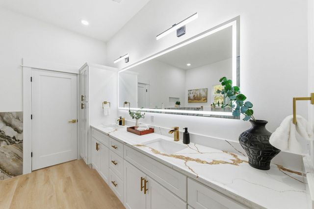 103 Kawainui LN, Bastrop, TX 78602