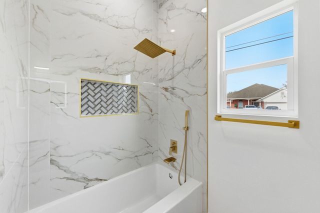 103 Kawainui LN, Bastrop, TX 78602