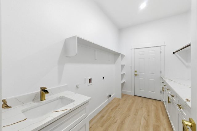 103 Kawainui LN, Bastrop, TX 78602