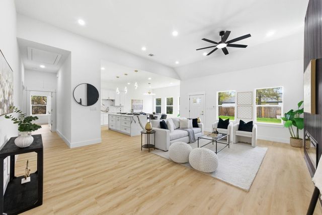 103 Kawainui LN, Bastrop, TX 78602