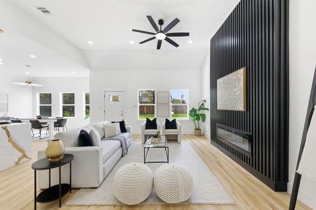 103 Kawainui LN, Bastrop, TX 78602