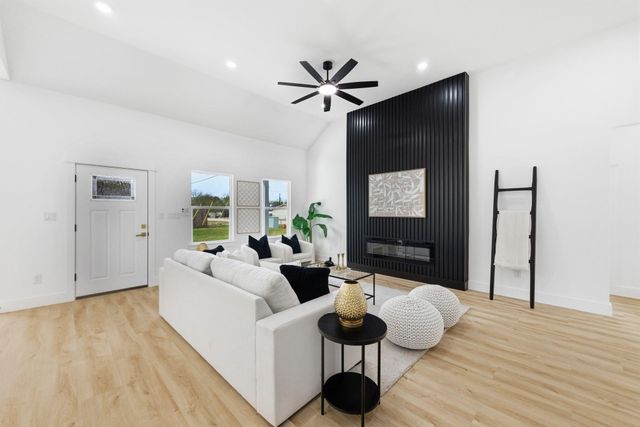 103 Kawainui LN, Bastrop, TX 78602