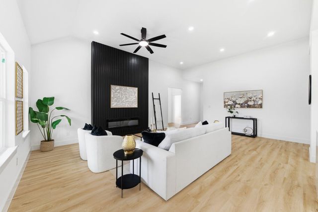 103 Kawainui LN, Bastrop, TX 78602