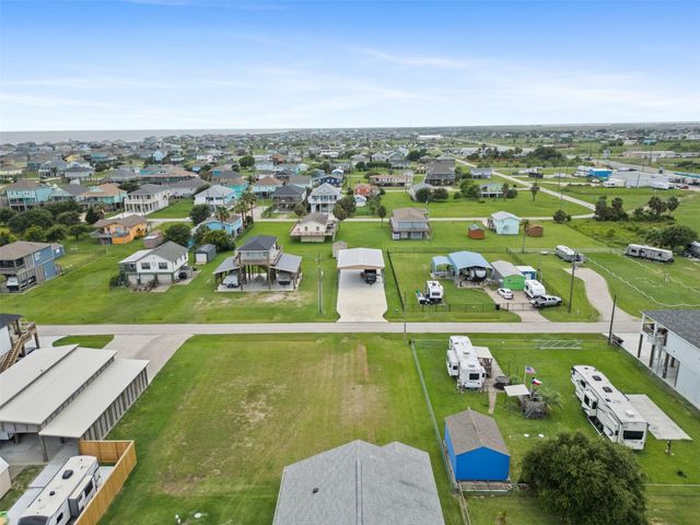 940 Sandollar, Crystal Beach, TX 77650