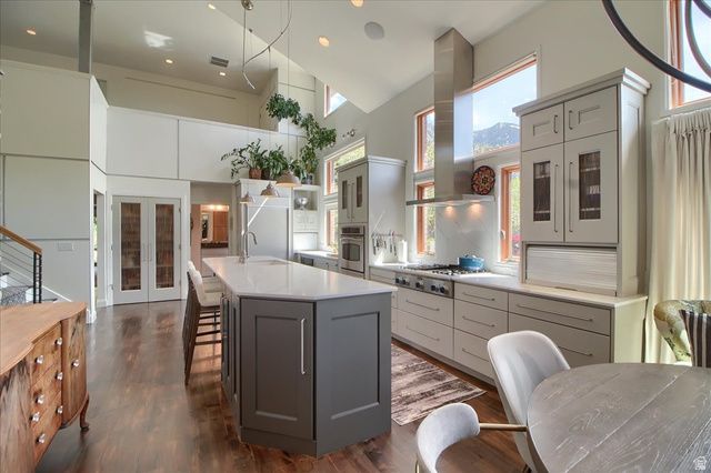 4 CHERRYWOODS LN, Sandy, UT 84092