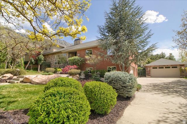 4 CHERRYWOODS LN, Sandy, UT 84092