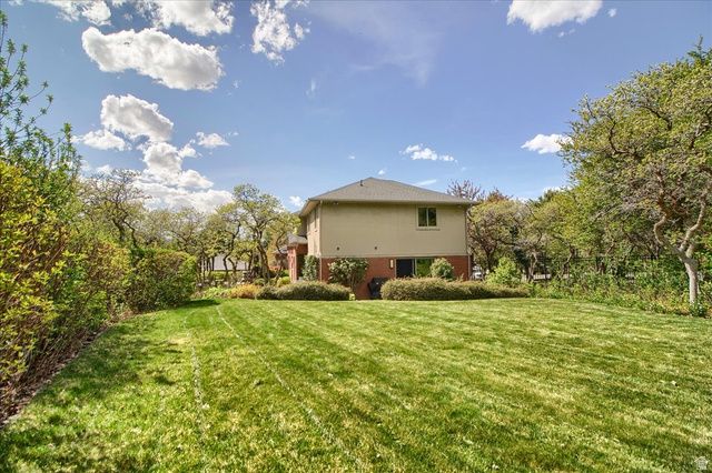 4 CHERRYWOODS LN, Sandy, UT 84092